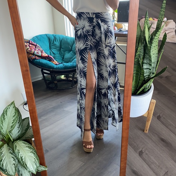 palm print wide leg pants with slits - Picture 3 of 4